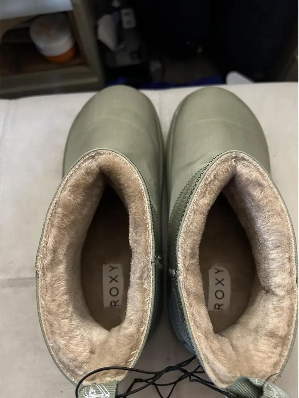 NWTRoxy women’s olive green & khaki faux fur lined ankle boots size 6